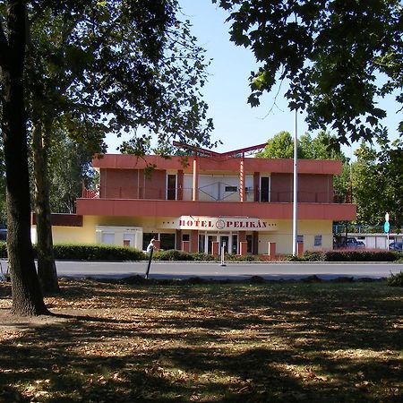 Hódmezővásárhely Hotel Pelikan מראה חיצוני תמונה