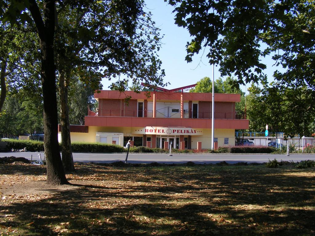 Hódmezővásárhely Hotel Pelikan מראה חיצוני תמונה