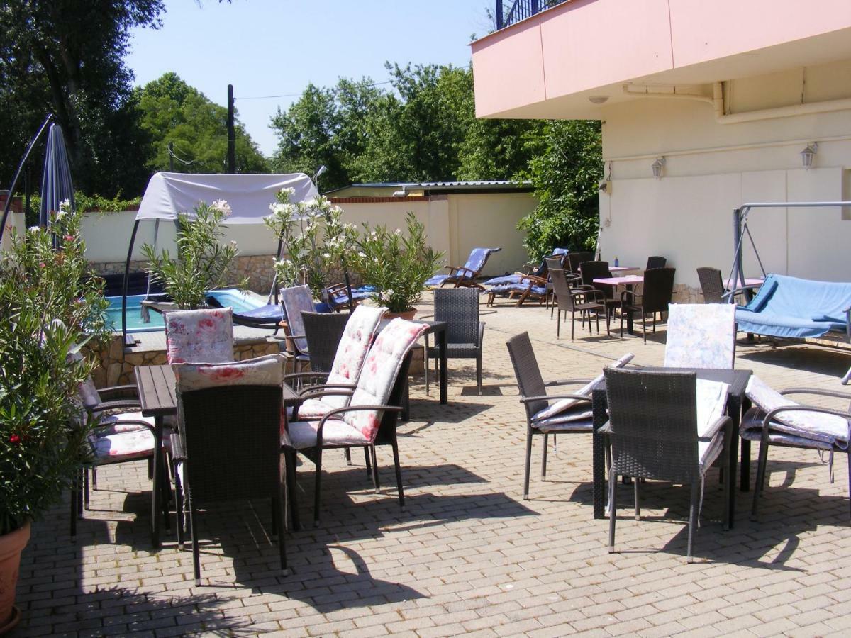 Hódmezővásárhely Hotel Pelikan מראה חיצוני תמונה