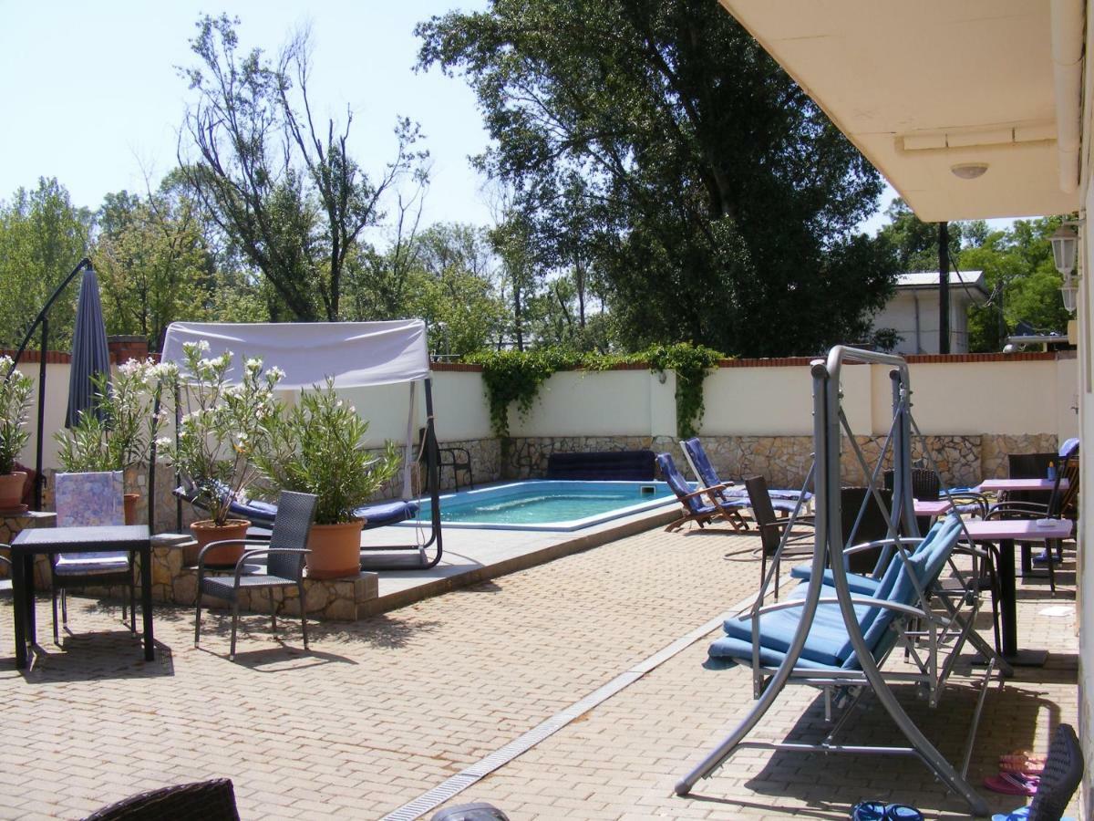 Hódmezővásárhely Hotel Pelikan מראה חיצוני תמונה
