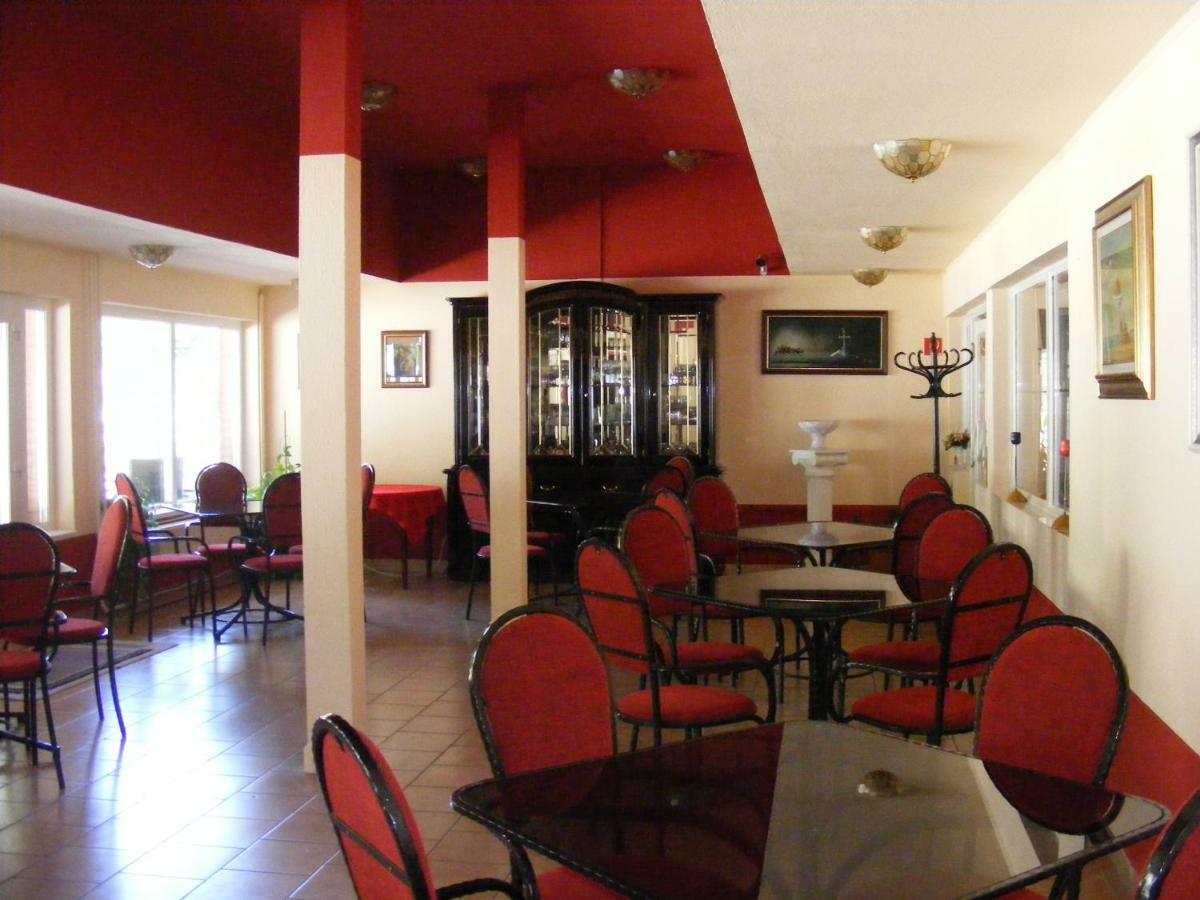 Hódmezővásárhely Hotel Pelikan מראה חיצוני תמונה
