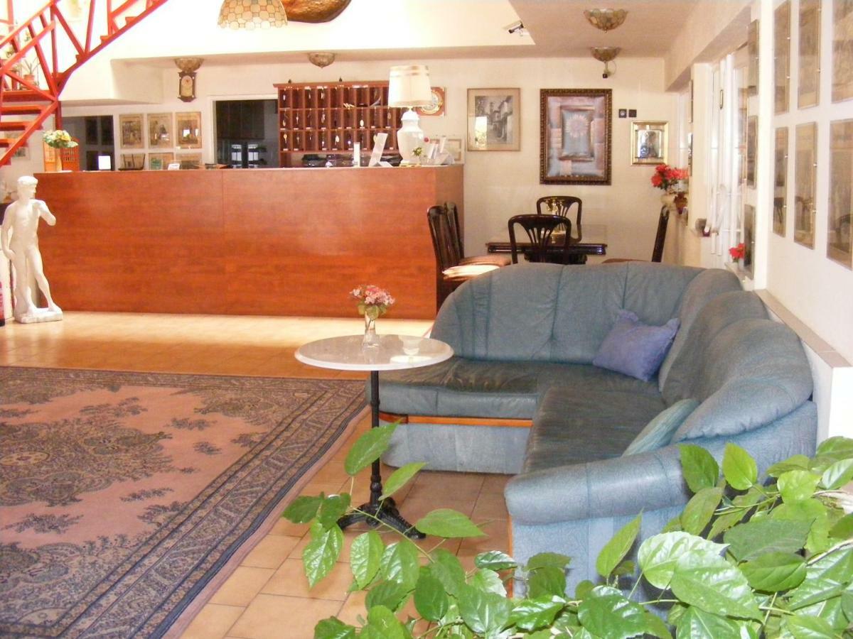 Hódmezővásárhely Hotel Pelikan מראה חיצוני תמונה