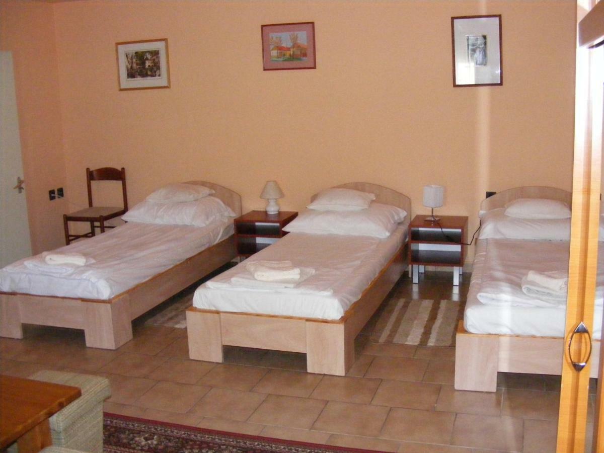 Hódmezővásárhely Hotel Pelikan מראה חיצוני תמונה
