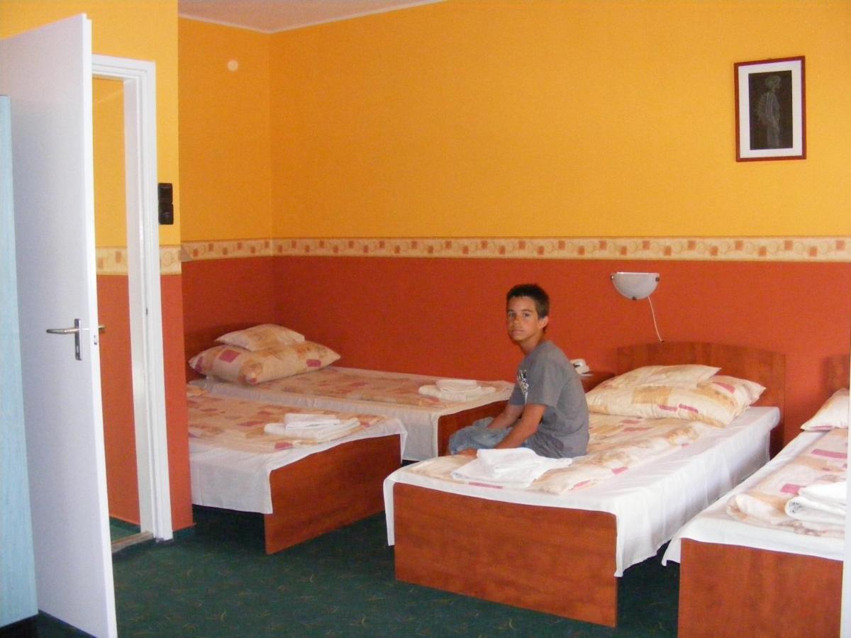 Hódmezővásárhely Hotel Pelikan מראה חיצוני תמונה